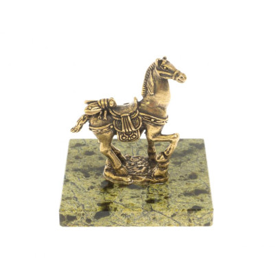 Статуэтка &quot;Лошадь с мухой &quot; из змеевика и бронзы 6х6х6 см