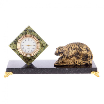 Часы с фигуркой "Рычащий тигр" камень змеевик