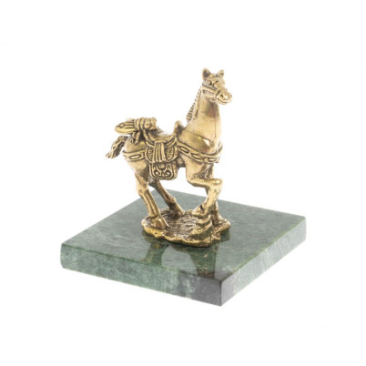 Статуэтка &quot;Лошадь с мухой &quot; из змеевика и бронзы 5,5х5,5х5,5 см