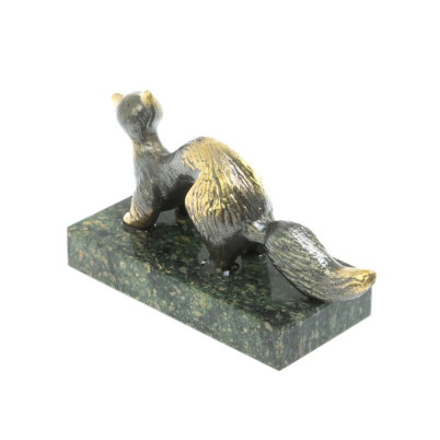 Статуэтка из бронзы на подставке из змеевика &quot;Соболь&quot;