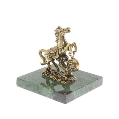 Статуэтка &quot;Конь с монетой &quot; из змеевика и бронзы 5,5х53,5х5,5 см