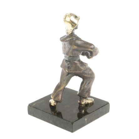 Статуэтка из бронзы "Пожарный"