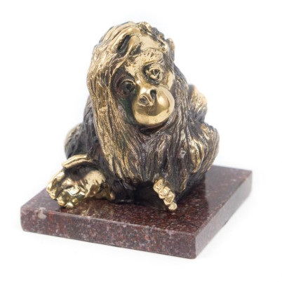 Статуэтка &quot;Задумчивая обезьяна&quot; из бронзы на подставке из камня