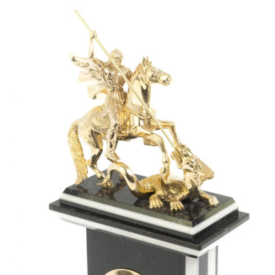 Часы &quot;Георгий Победоносец&quot; из змеевика и мрамора