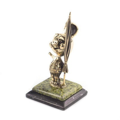 Статуэтка из бронзы и змеевика &quot;Пятачок с зонтиком&quot;