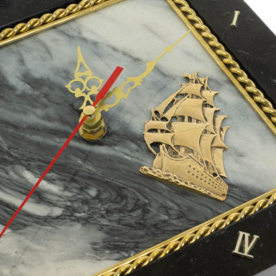 Часы настенные &quot;Парусник&quot; из змеевика и мрамора