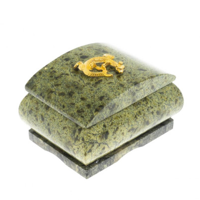 Шкатулка из змеевика с ящерицей 8,5х6,5х5,5 см