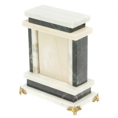 Часы из нефрита и белого мрамора