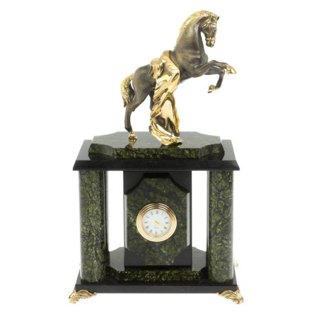 Часы "Конь с попоной" из баженовского змеевика