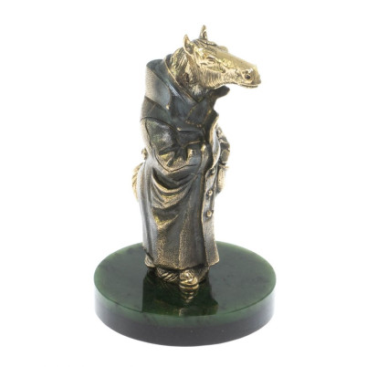 Статуэтка из бронзы &quot;Конь в пальто&quot; из нефрита