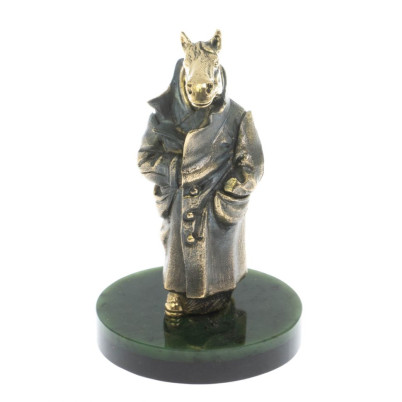 Статуэтка из бронзы &quot;Конь в пальто&quot; из нефрита