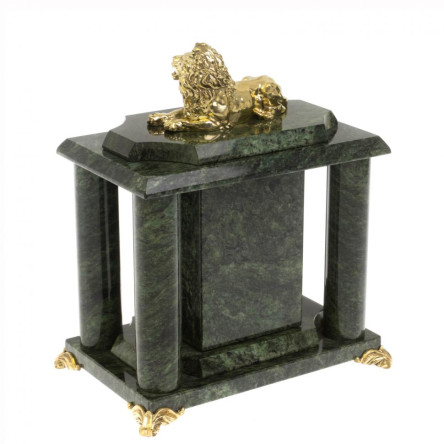 Часы "Лев" из шабровского змеевика