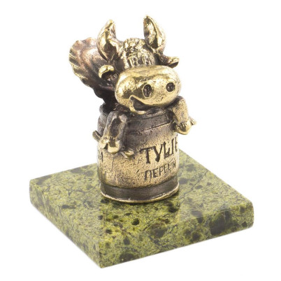 Статуэтка из бронзы и змеевика &quot;Бык тушенка&quot;
