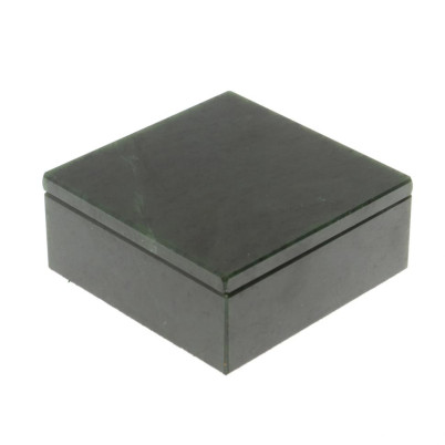 Шкатулка из нефрита 8,5х8,5х3,5 см