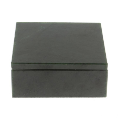 Шкатулка из нефрита 8,5х8,5х3,5 см