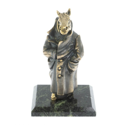 Статуэтка &quot;Конь в пальто&quot; камень змеевик