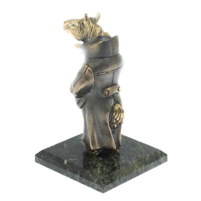 Статуэтка &quot;Конь в пальто&quot; камень змеевик